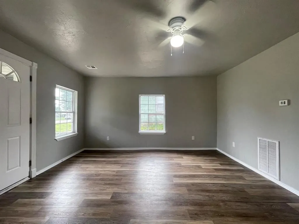 Photo 12 — 824 NW 45th Street, Oklahoma City, OK 73118