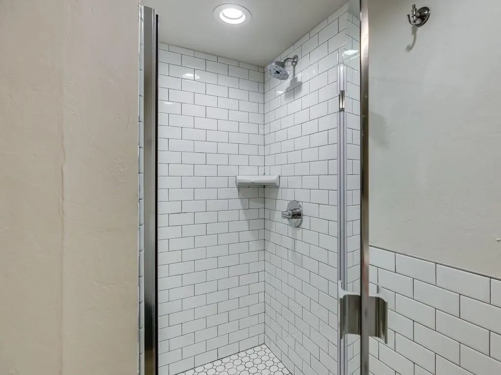 Photo 20 — 1110 Sherwood Lane 215, Nichols Hills, OK 73116