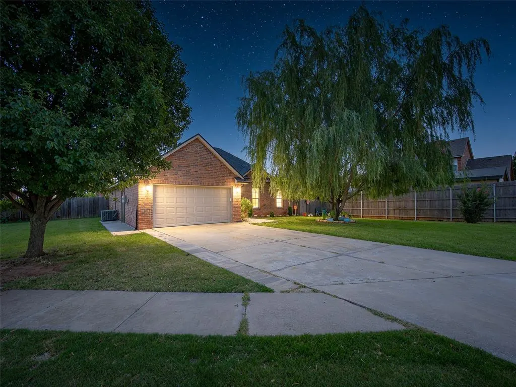 Front exterior — 4708 Elk Creek Drive, Yukon, OK 73099