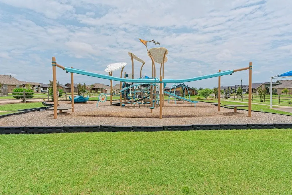 Photo 2 — 408 Irish Ln, Yukon, OK 73099