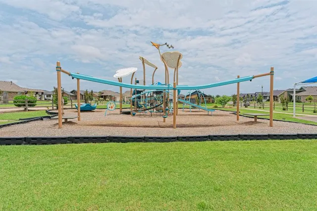 Photo 2 — 408 Irish Ln, Yukon, OK 73099