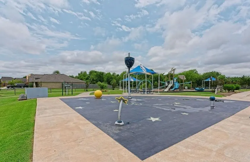 Photo 3 — 408 Irish Ln, Yukon, OK 73099
