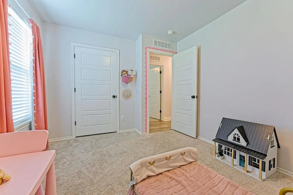 Photo 23 — 408 Irish Ln, Yukon, OK 73099
