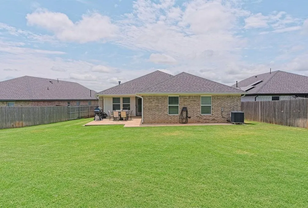 Photo 28 — 408 Irish Ln, Yukon, OK 73099