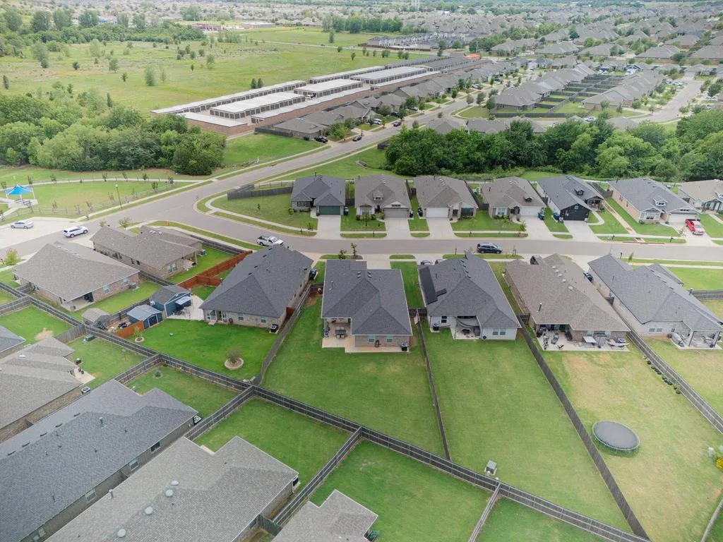 Photo 29 — 408 Irish Ln, Yukon, OK 73099