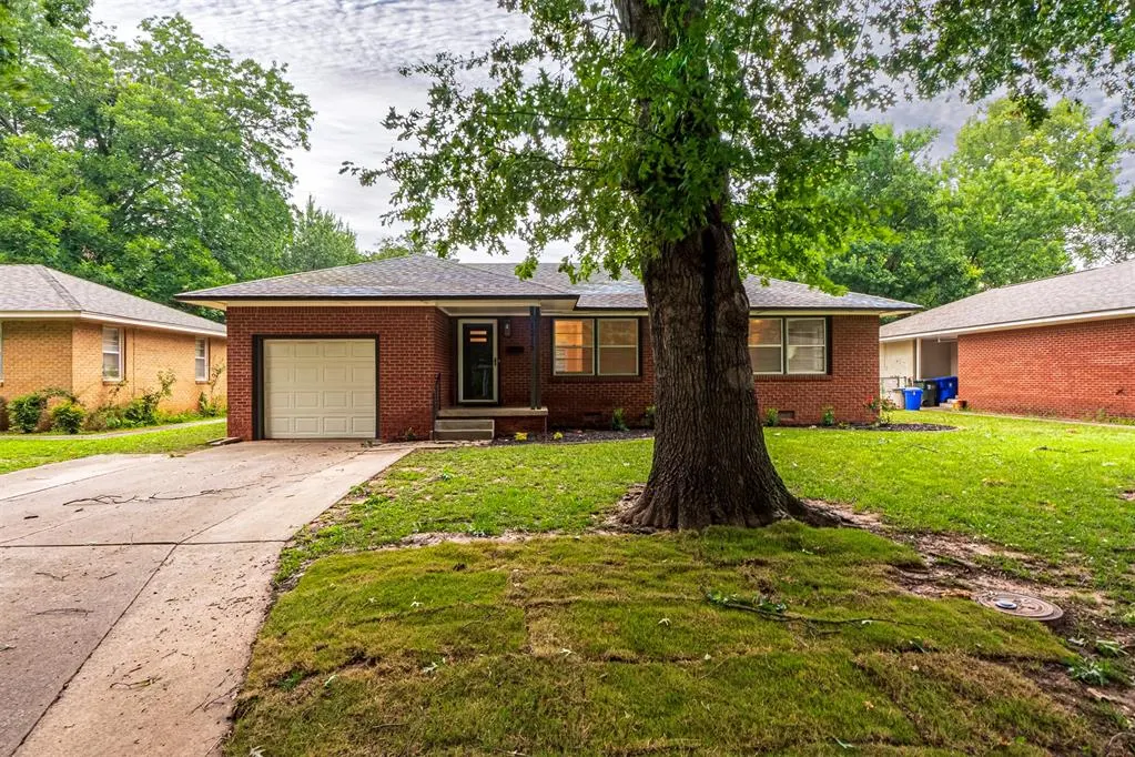 Front exterior — 1215 Caddell Lane, Norman, OK 73069