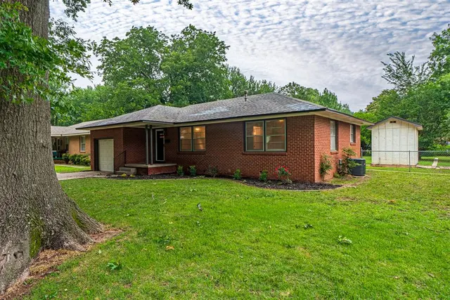 Photo 3 — 1215 Caddell Lane, Norman, OK 73069