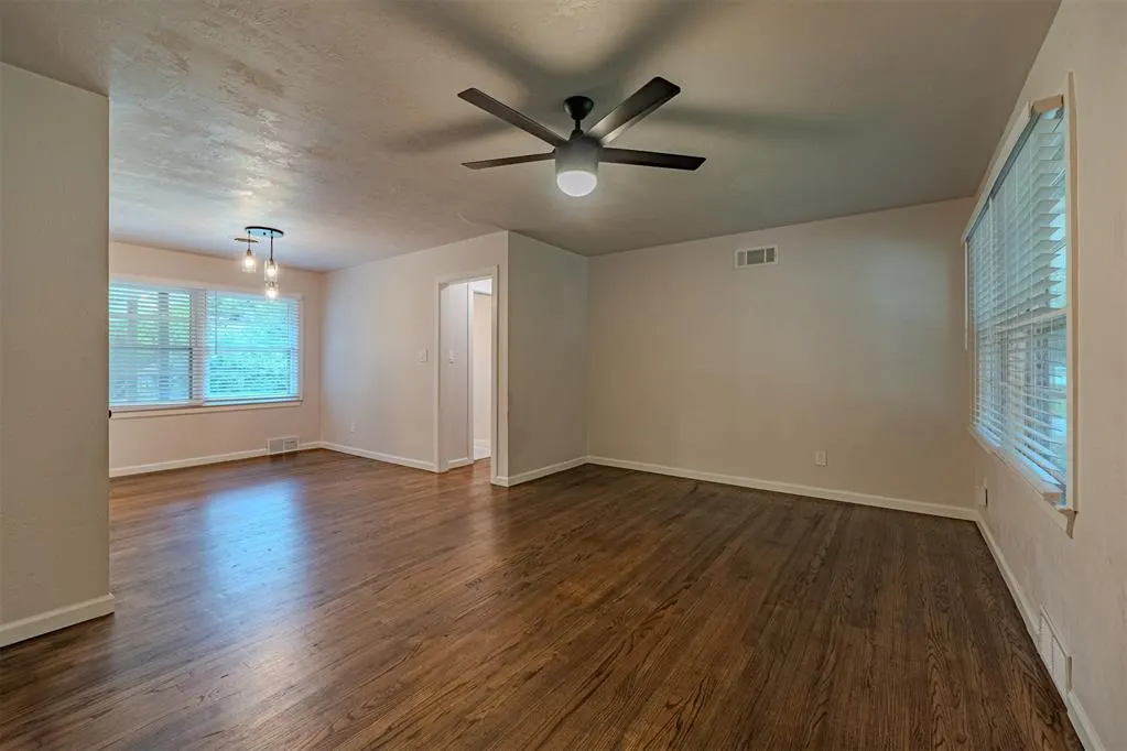 Photo 5 — 1215 Caddell Lane, Norman, OK 73069