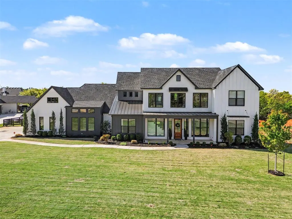 Front exterior — 460 Old Farm Road, Edmond, OK 73034