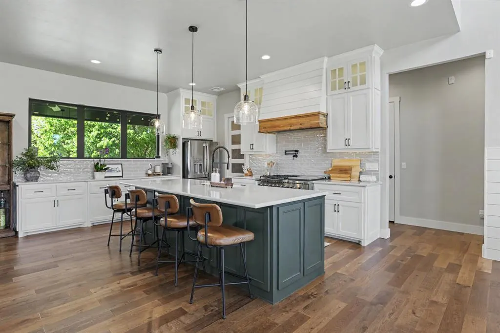 Photo 3 — 460 Old Farm Road, Edmond, OK 73034