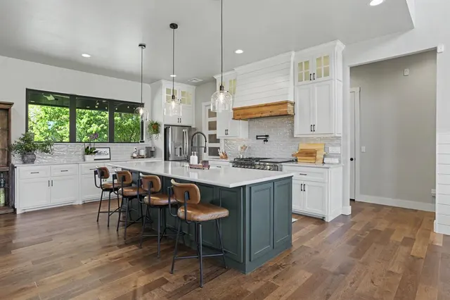 Photo 3 — 460 Old Farm Road, Edmond, OK 73034