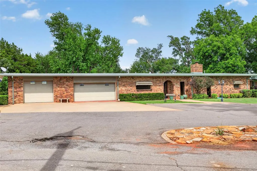 Photo 2 — 310 N Noble Street, Elk City, OK 73644