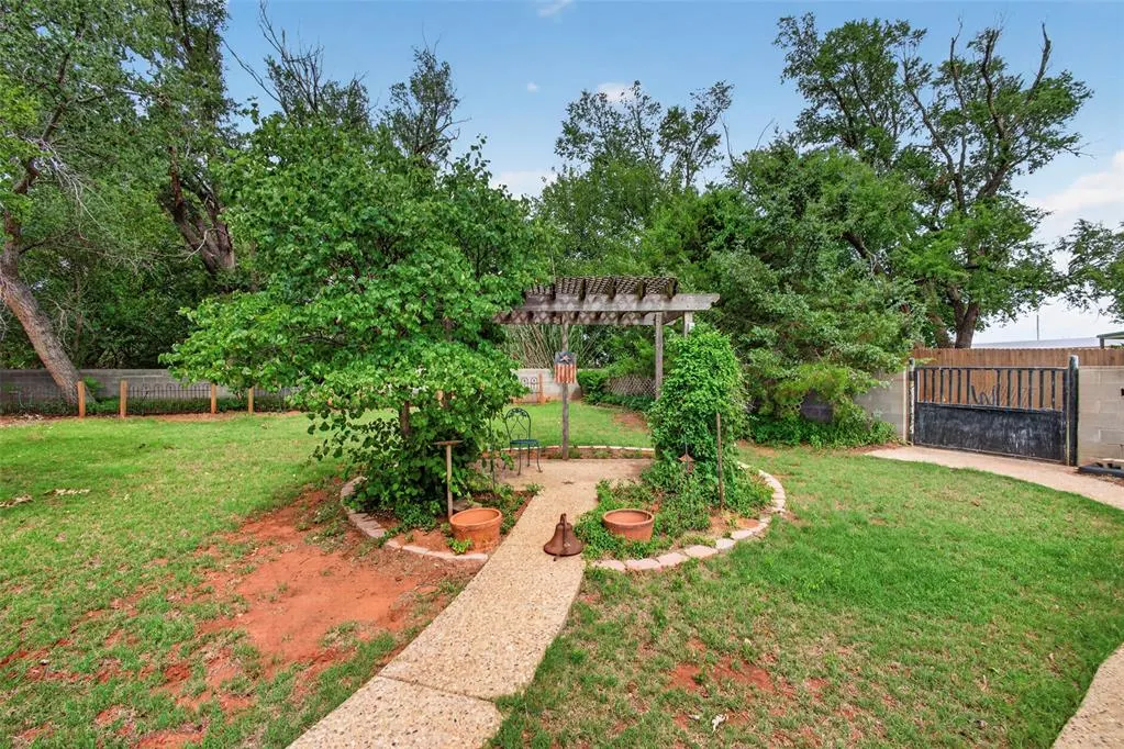 Photo 31 — 310 N Noble Street, Elk City, OK 73644