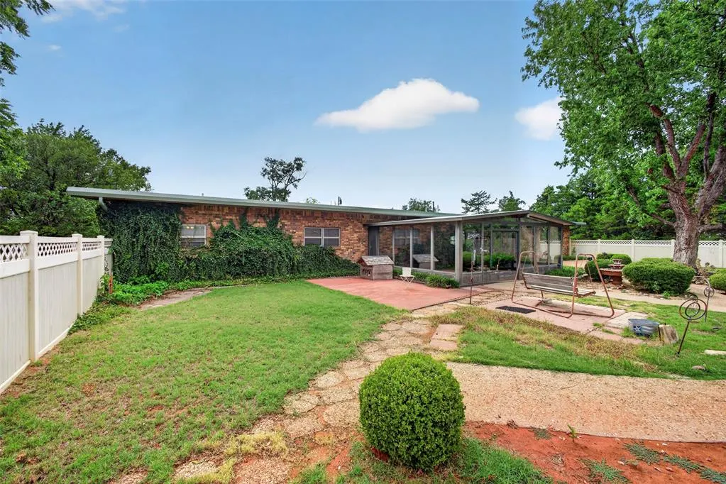 Photo 32 — 310 N Noble Street, Elk City, OK 73644
