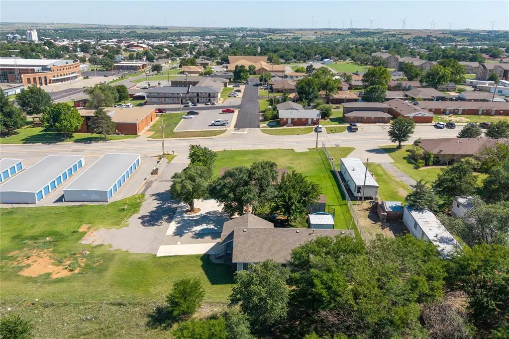 Photo 2 — 519 W Davis Avenue, Weatherford, OK 73096