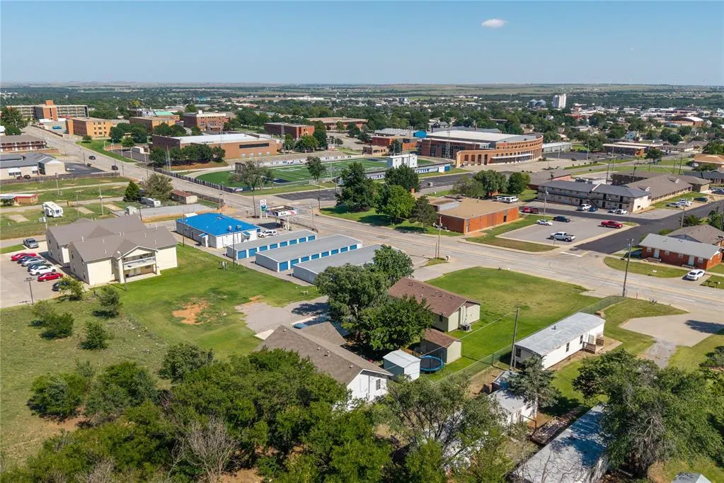 Photo 3 — 519 W Davis Avenue, Weatherford, OK 73096