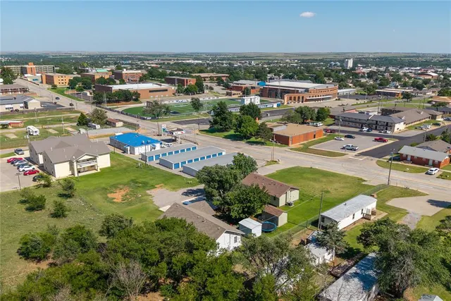 Photo 3 — 519 W Davis Avenue, Weatherford, OK 73096