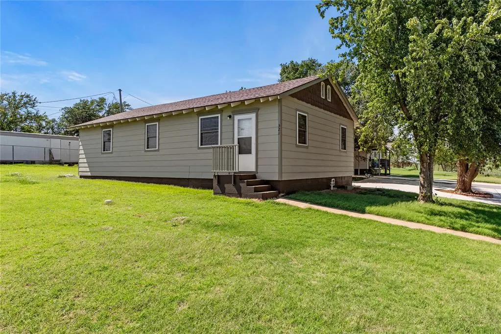 Photo 5 — 519 W Davis Avenue, Weatherford, OK 73096