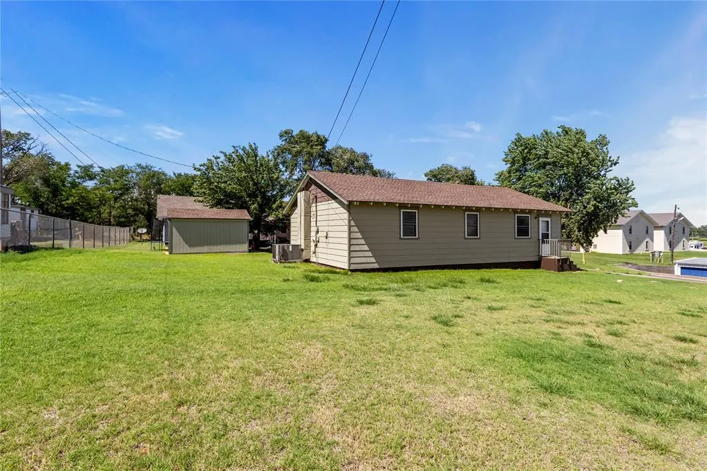 Photo 6 — 519 W Davis Avenue, Weatherford, OK 73096