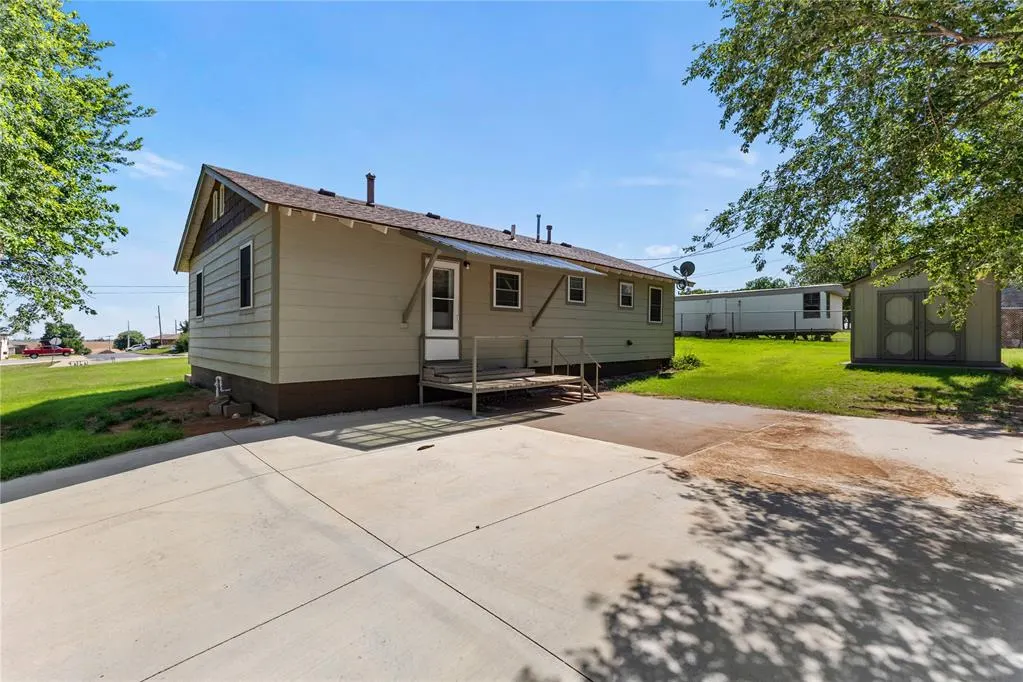 Photo 7 — 519 W Davis Avenue, Weatherford, OK 73096