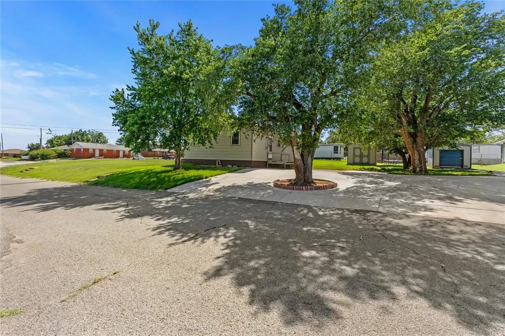 Photo 8 — 519 W Davis Avenue, Weatherford, OK 73096