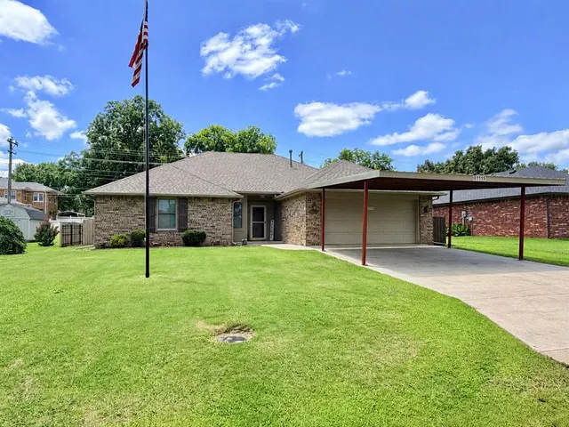 Front exterior — 1115 Brunson Avenue, Prague, OK 74864