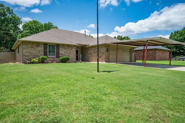 Photo 3 — 1115 Brunson Avenue, Prague, OK 74864
