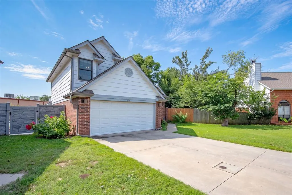 Front exterior — 121 S Creekdale Drive, Norman, OK 73072