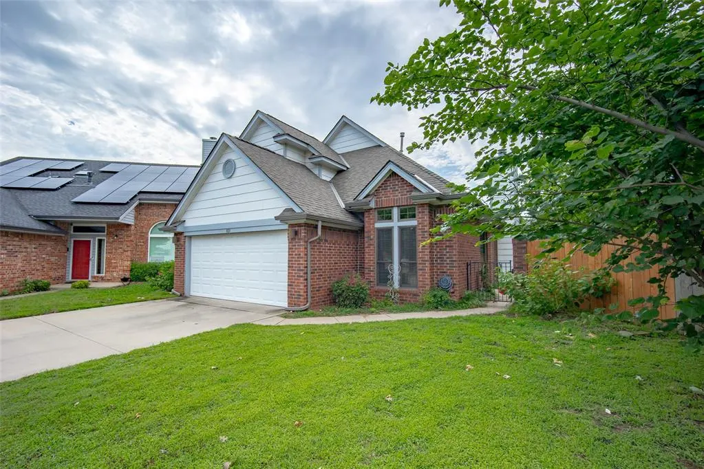 Photo 2 — 121 S Creekdale Drive, Norman, OK 73072