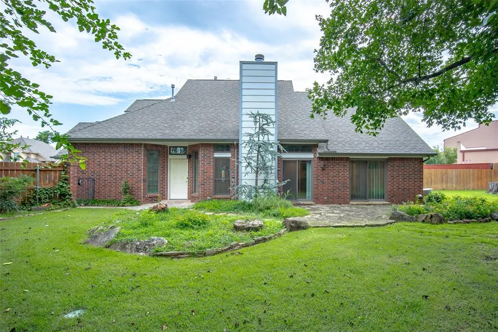 Photo 3 — 121 S Creekdale Drive, Norman, OK 73072