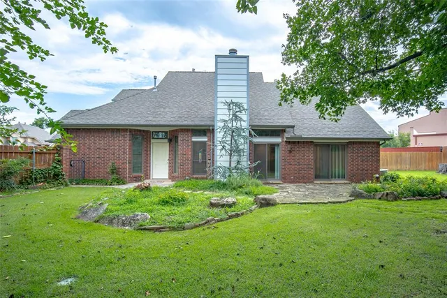Photo 3 — 121 S Creekdale Drive, Norman, OK 73072