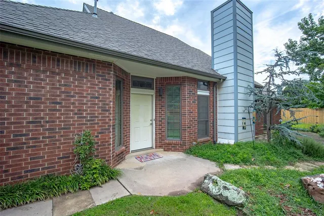 Photo 4 — 121 S Creekdale Drive, Norman, OK 73072