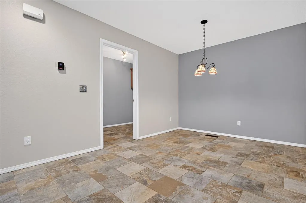 Photo 11 — 121 S Creekdale Drive, Norman, OK 73072