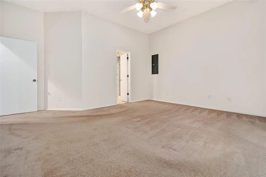 Photo 14 — 121 S Creekdale Drive, Norman, OK 73072
