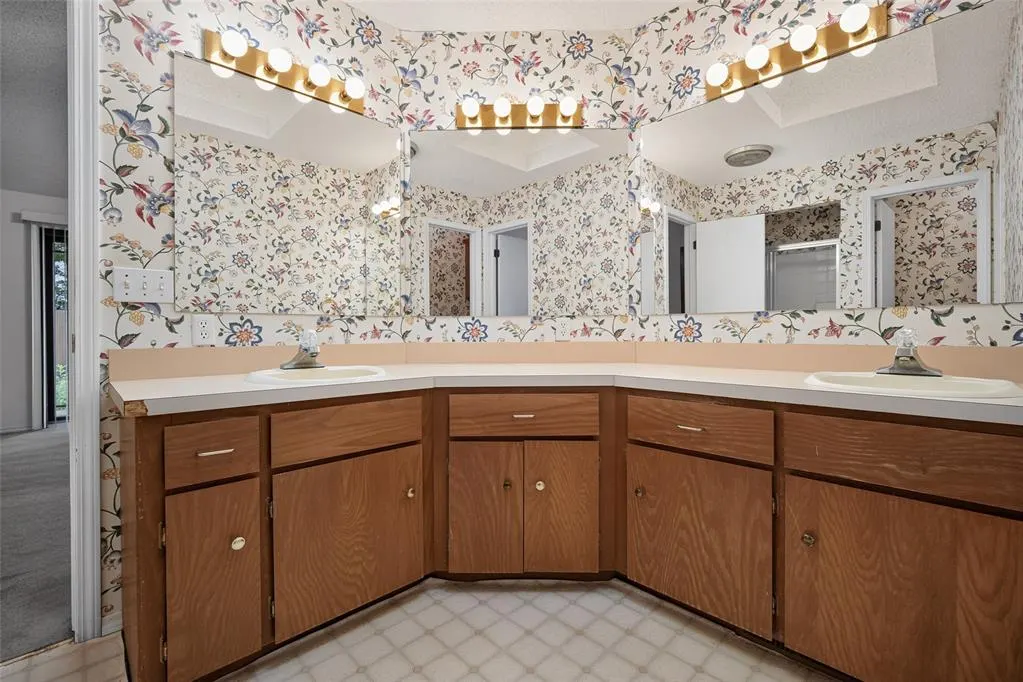 Photo 16 — 121 S Creekdale Drive, Norman, OK 73072