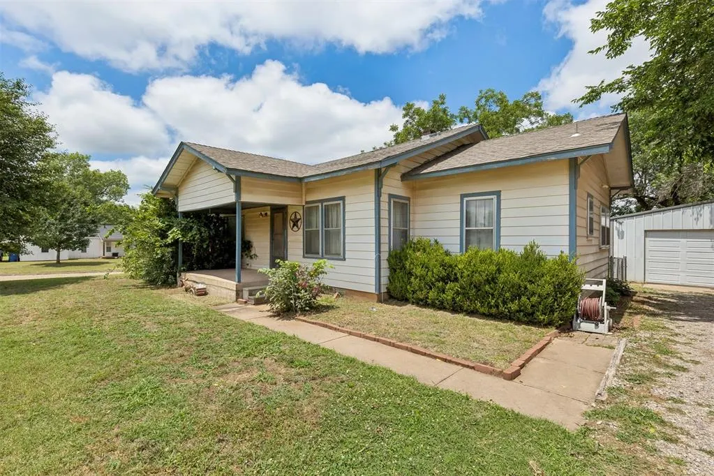 Photo 3 — 2014 W Logan Avenue, Guthrie, OK 73044