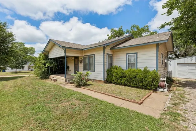 Photo 3 — 2014 W Logan Avenue, Guthrie, OK 73044