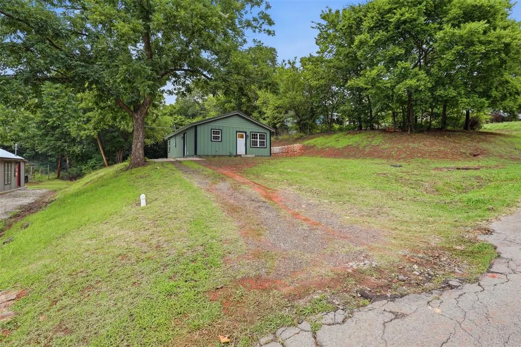Photo 2 — 604 E 9th Street, Chandler, OK 74834