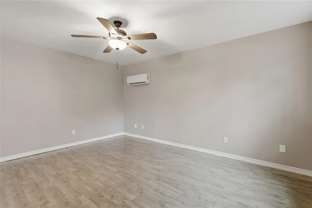 Photo 5 — 604 E 9th Street, Chandler, OK 74834