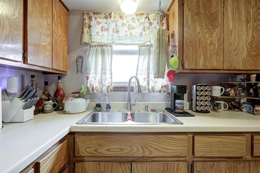 Photo 13 — 308 Traditional Way Court, Shawnee, OK 74804