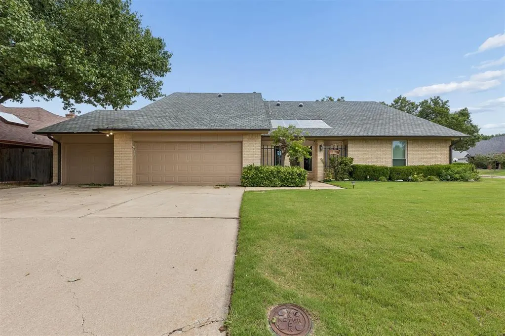 Front exterior — 2701 Blue Quail Pass, Edmond, OK 73013