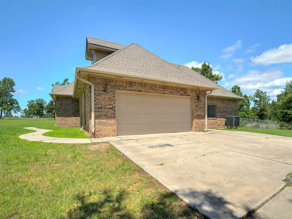 Photo 36 — 19861 NE 10th Street, Harrah, OK 73045