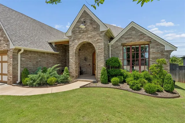Photo 5 — 13105 Knight Island Drive, Oklahoma City, OK 73142