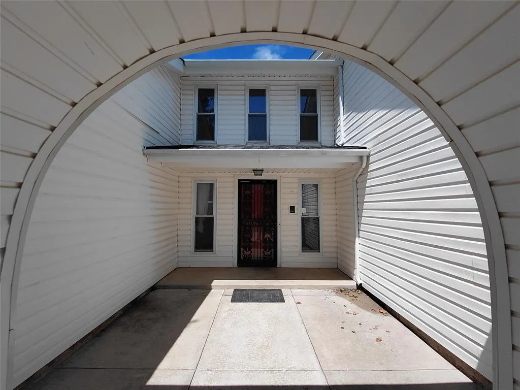Photo 2 — 9105 Pebble Lane, Oklahoma City, OK 73132