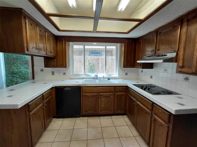 Photo 3 — 9105 Pebble Lane, Oklahoma City, OK 73132