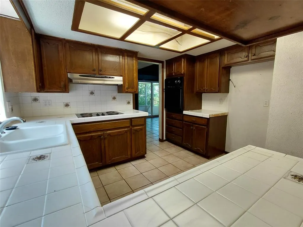 Photo 4 — 9105 Pebble Lane, Oklahoma City, OK 73132