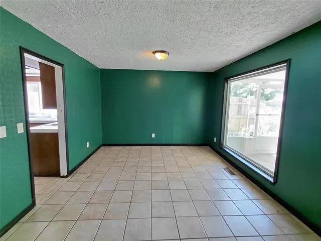 Photo 5 — 9105 Pebble Lane, Oklahoma City, OK 73132