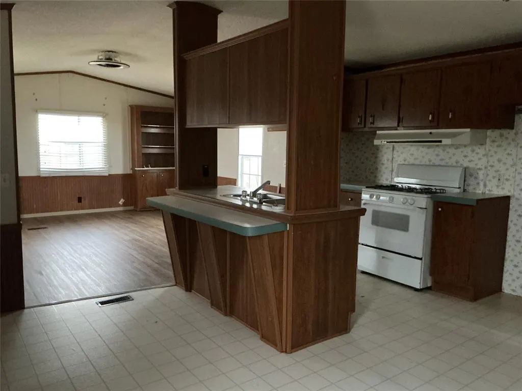 Photo 5 — 10830 N 2248 Road, Clinton, OK 73601