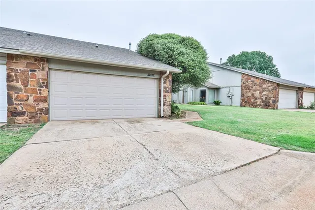 Photo 3 — 10119 Shadowridge Drive, Oklahoma City, OK 73159