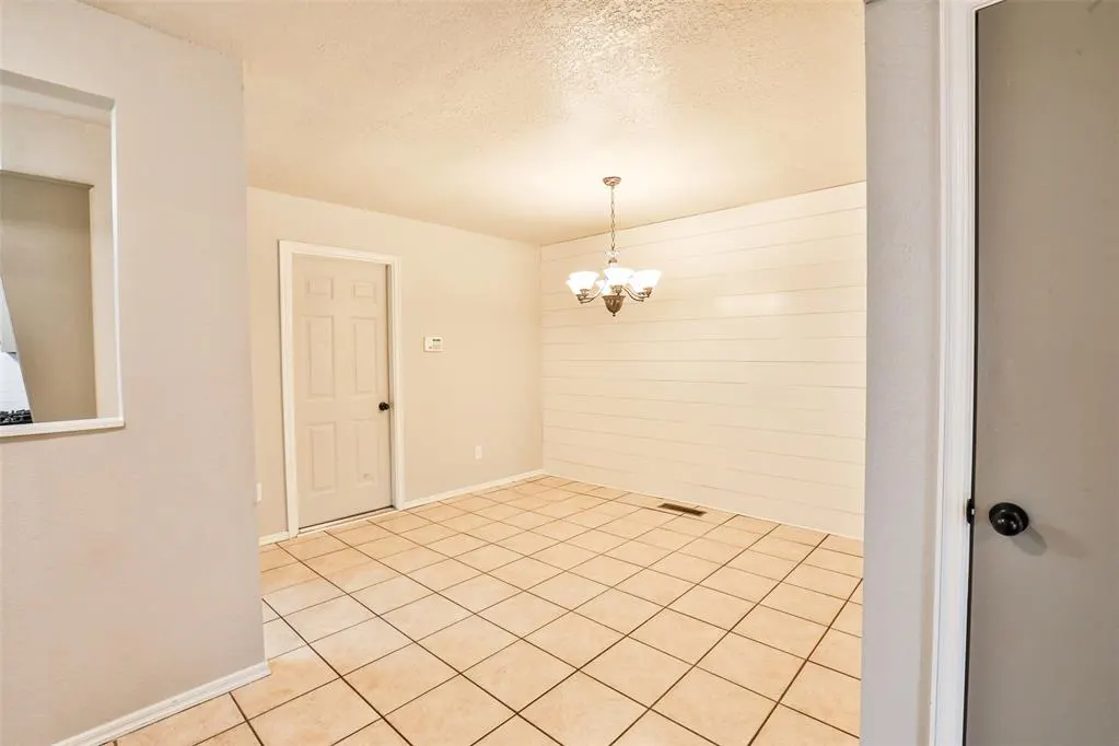 Photo 9 — 10119 Shadowridge Drive, Oklahoma City, OK 73159